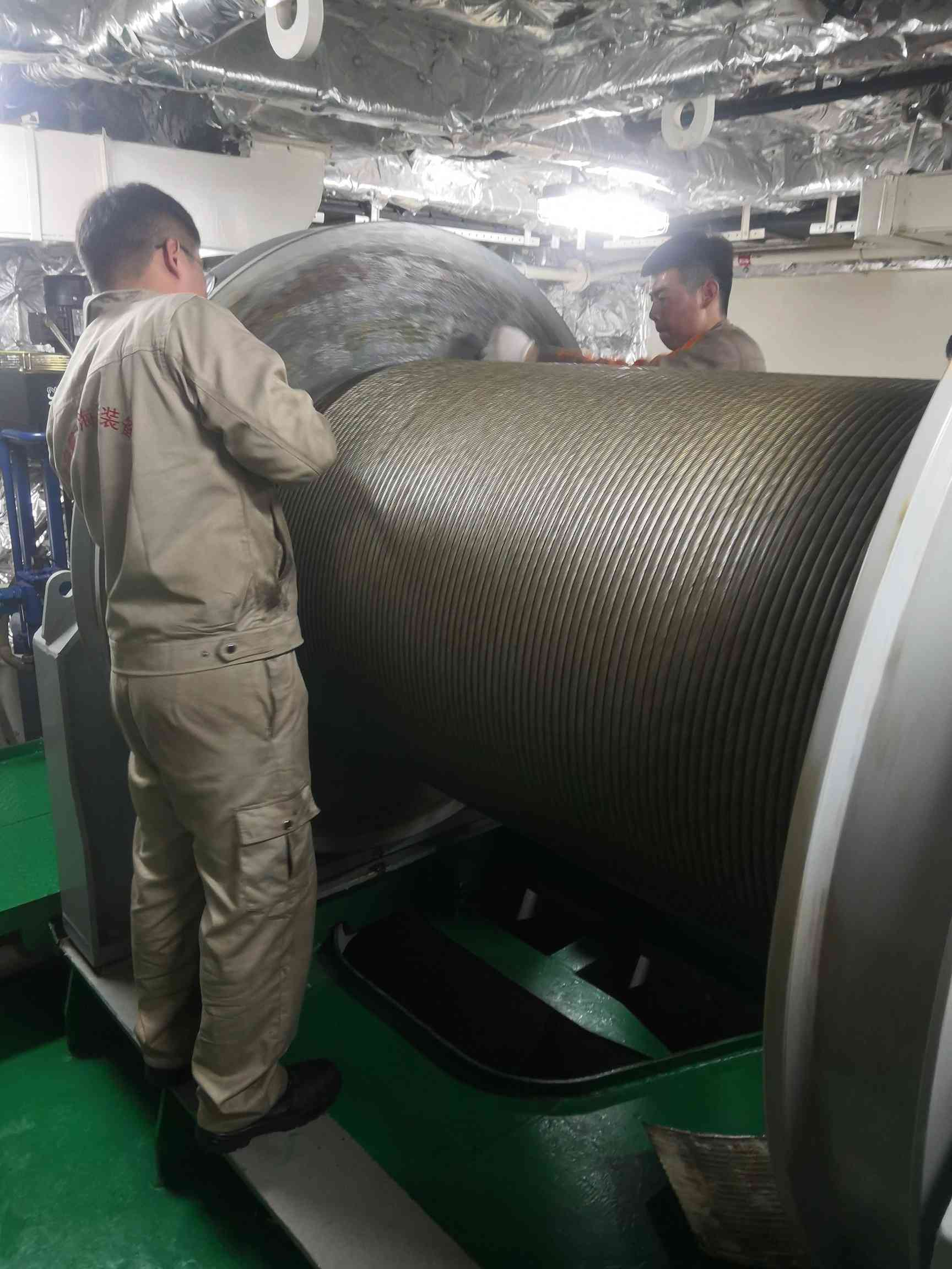 向阳红18船绞车导缆